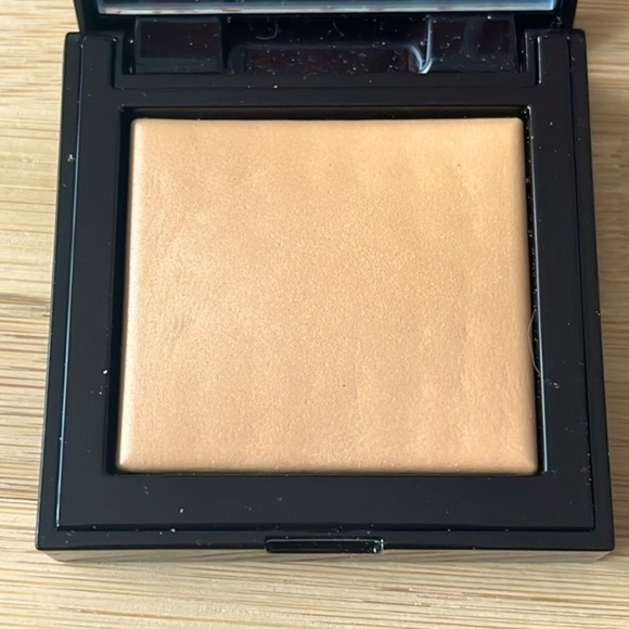 Brand New Laura Mercier Matte Radiance Baked Powder Highlighter Blurring Blush - Picture 9 of 15
